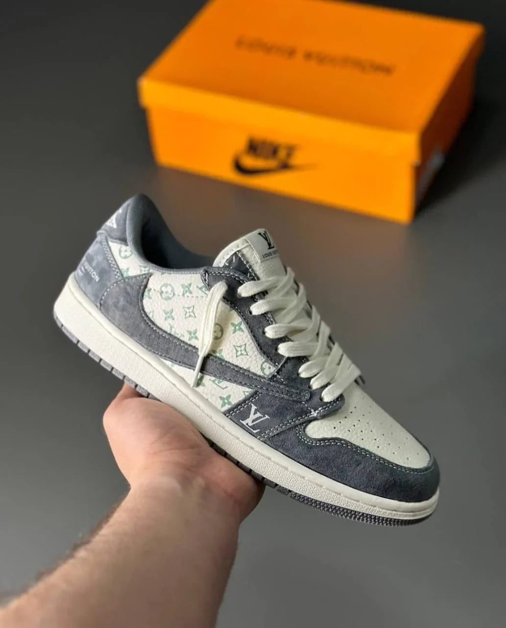AIR_JORD_AN 1 LOW TRAVIS SCOTT X LOU_ISS VUITTONN